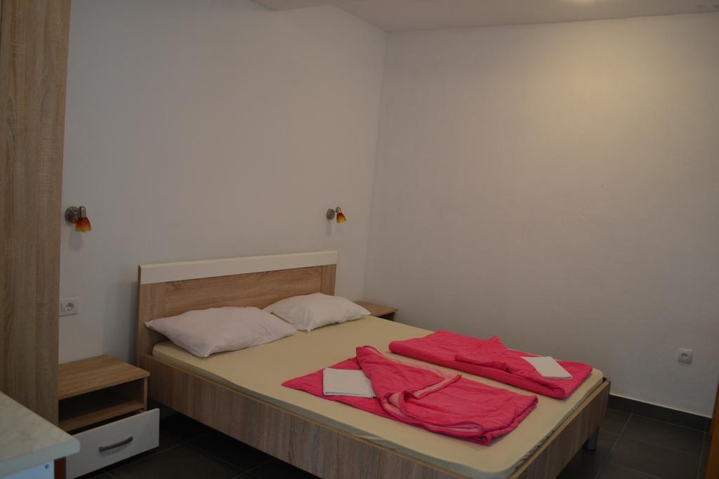 Guesthouse Orlovic Будва Екстериор снимка