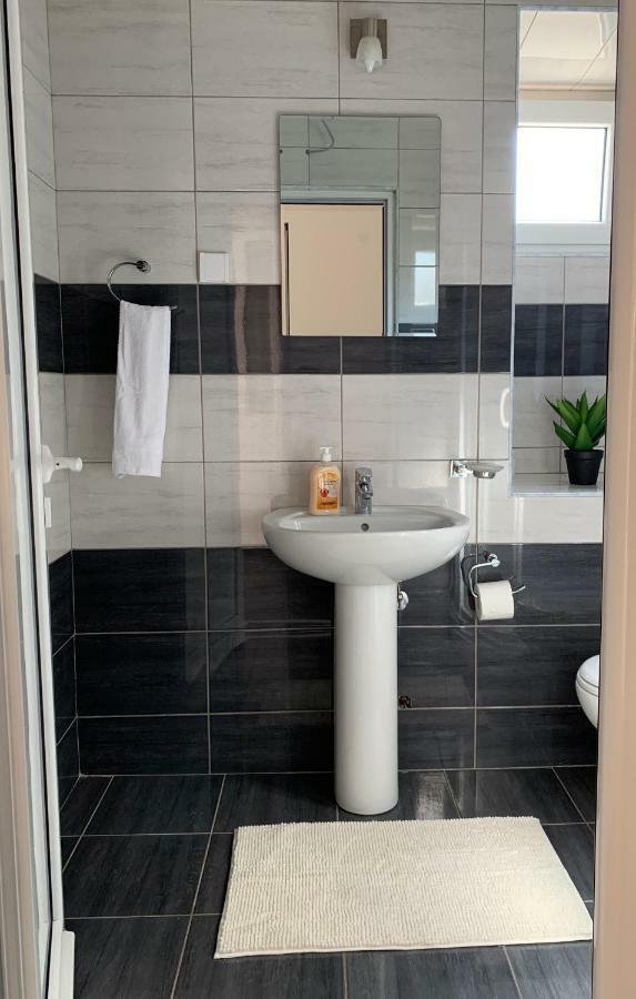 Guesthouse Orlovic Будва Екстериор снимка
